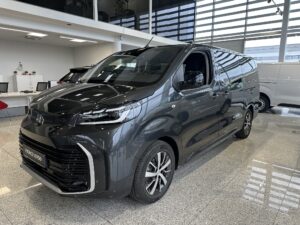 Proace Verso Long Double side door 2.0 D-4D (177 hp) A/T Family-image